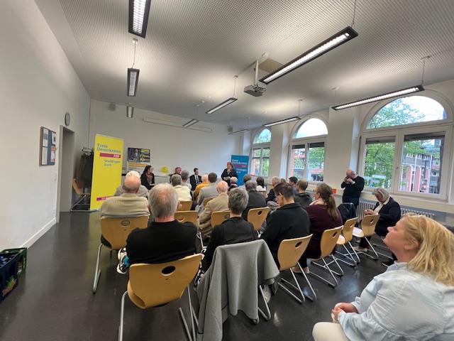 Die Zuhörerinnen und Zuhörer diskutierten mit den Referenten