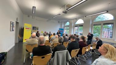 Die Zuhörerinnen und Zuhörer diskutierten mit den Referenten